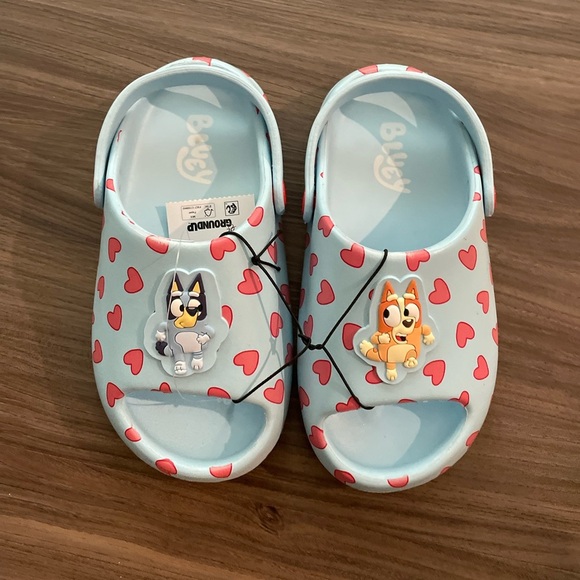 Bluey and Bingo Toddler Kids slides with Heart Pattern size 11/12-NWT - Picture 3 of 6